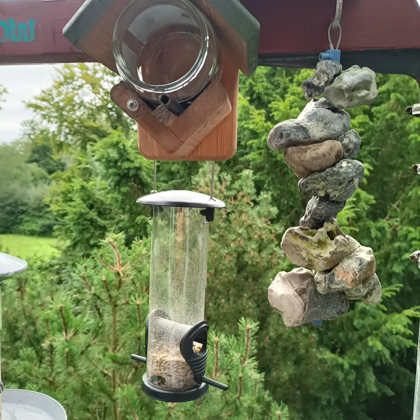 Bathouse Feeding Column, Bird Feeder with 2 Feeder Stands